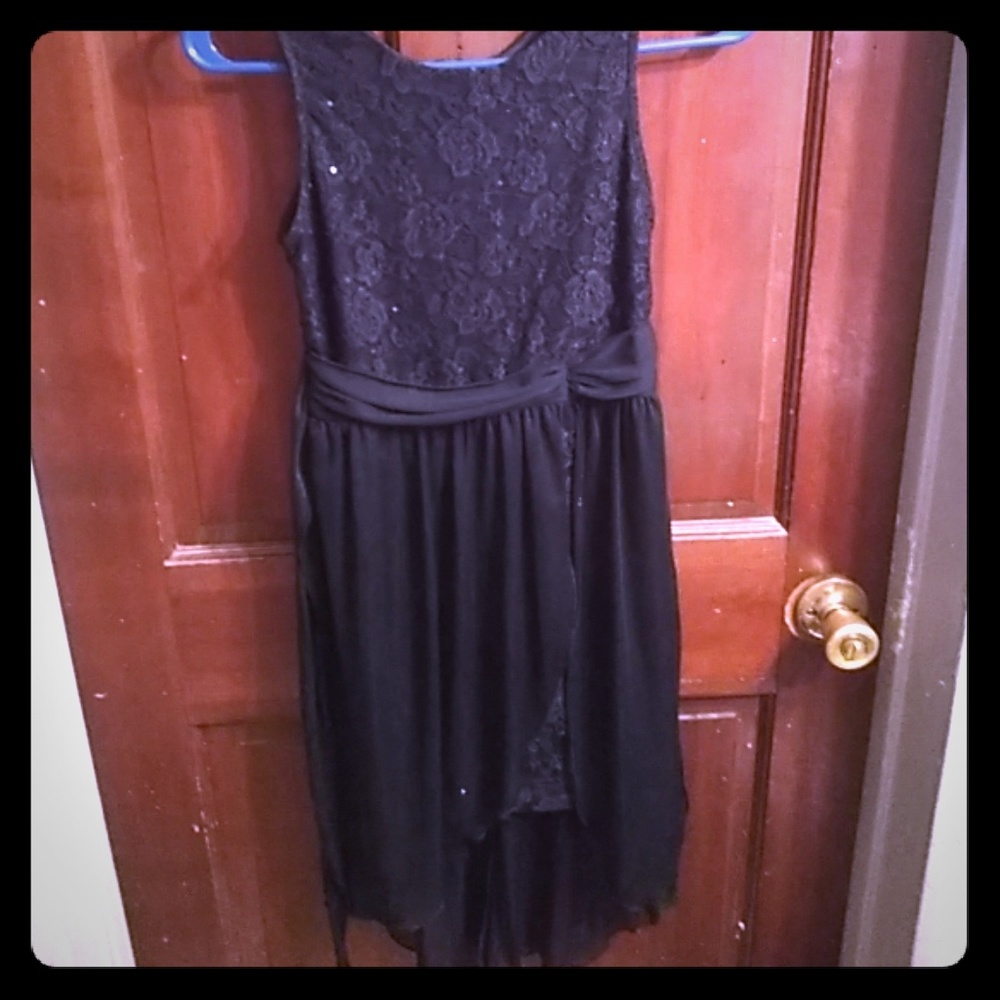 Black dress straps dress w/high and low in front